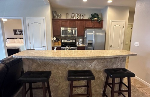 Lake Ozark Eigentumswohnung | Moderne Seeseiten-Eigentumswohnung bei Monarch Cove mit Boots-Beleg - Hufeisenschlaufe