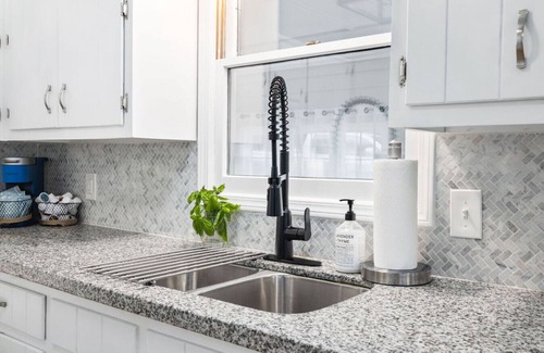 Buford Haus | Stunning Modern Lakefront Fun, Swim, Paddleboard