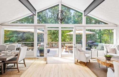 Buford Haus | Stunning Modern Lakefront Fun, Swim, Paddleboard