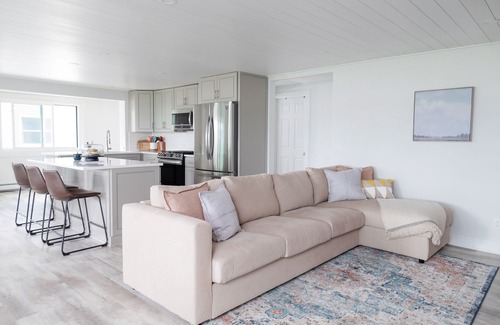 Shelbyville Hütte | Modern Lakefront Gun Lake Cottage Near Bay Pointe Inn