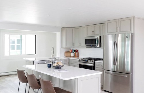 Shelbyville Hütte | Modern Lakefront Gun Lake Cottage Near Bay Pointe Inn