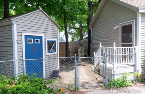 Lakeside Haus | Modern Lakeside Vacation Home