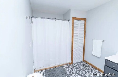 Lakeside Haus | Modern Lakeside Vacation Home