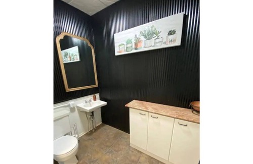 Webster Wohnung | Modern Loft in Historic Building on Main Street.