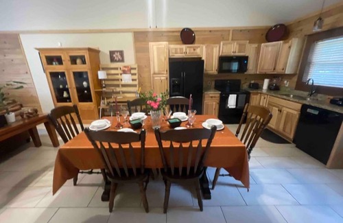 Conyers Kabine | Modern Luxe Cabin Tucked away on the Yellow River!