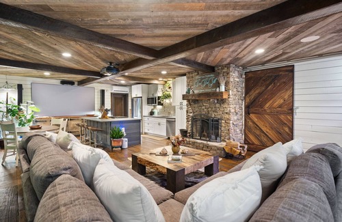 Tate Kabine | Modern, Luxurious Cabin for Two located on a Cascading Waterfall - WIFI