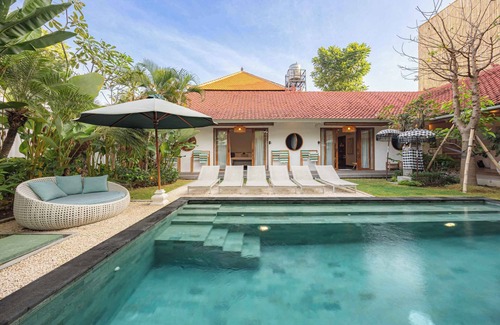 Central Seminyak Villa | Modern & Luxury 4BR Villa in Seminyak w/ Fast Wifi