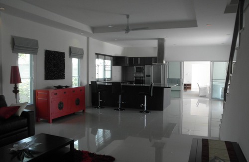 Ban Nong Sadao Villa | Moderne Luxusvilla mit großem Salzwasser-Pool, Jacuzzi und tropischen Gärten