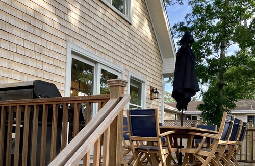 Lagoon Heights Haus | Modern Martha's Vineyard Retreat in Oak Bluffs