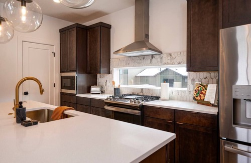 Mountain Green Haus | Modern Mountain Escape (R0 5054) Weekly Discount