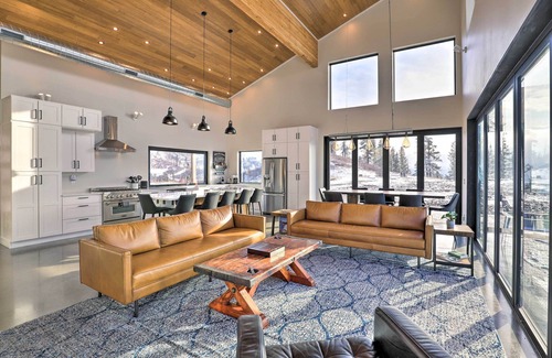 Cle Elum Haus | Modern Mountaintop Durango Ridge Retreat - Hot Tub