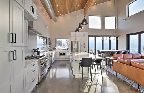 Cle Elum Haus | Modern Mountaintop Durango Ridge Retreat - Hot Tub