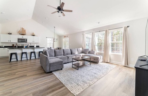 Oriental Haus | Modern Fishing Cottage with Boat Slip