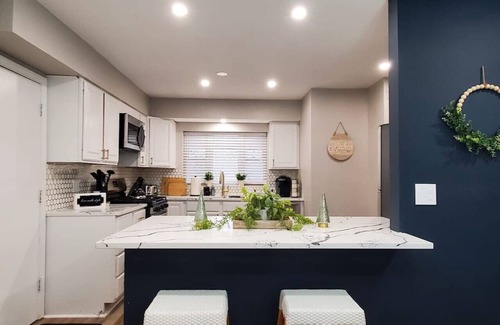 Fox Valley Haus | Modern Oasis in Glen Ellyn