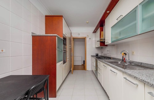 Parque das Nacoes Wohnung | Modern Oasis Stay in Lisbon