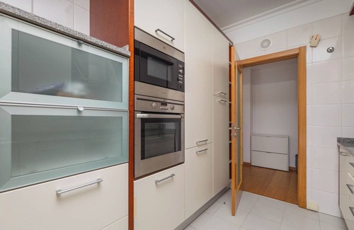 Parque das Nacoes Wohnung | Modern Oasis Stay in Lisbon