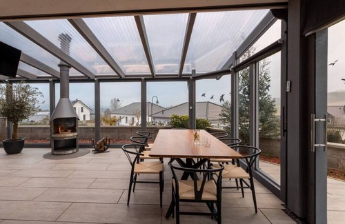 Oberbettingen Villa | Modern Oasis w/ HotTub, View, Gym