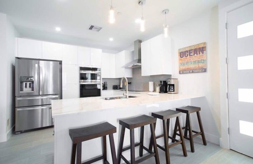 Northwest Point Eigentumswohnung | Modern Oceanfront 3 Bdr Condo /w Pool + Diving