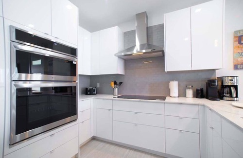 Northwest Point Eigentumswohnung | Modern Oceanfront 3 Bdr Condo /w Pool + Diving