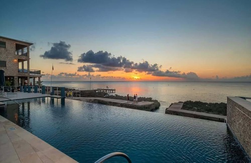 Northwest Point Eigentumswohnung | Modern Oceanfront 3 Bdr Condo /w Pool + Diving
