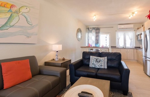 Savaneta Skihütte | Modern Oceanfront Aruba Chalet w spectacular view
