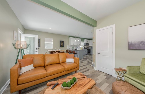 Ottawa Haus | Modern pet friendly house near Starved Rock! Fully fanced yard!