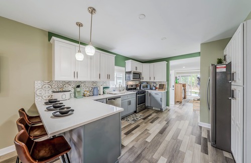 Ottawa Haus | Modern pet friendly house near Starved Rock! Fully fanced yard!
