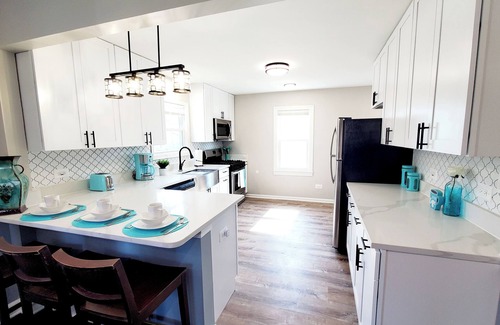 St. Charles Haus | Modern Remodeled Quiet 4 Bedroom 2 Bathroom Home in the heart of St. Charles