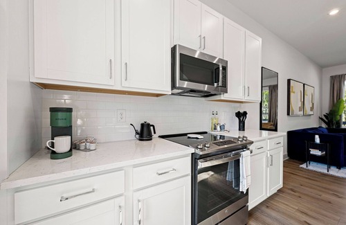 Chosewood Park Haus | Modern Retreat near Midtown/Downtown Walk to Beltline + Zoo Atlanta