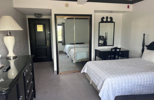 Bay City Hotel | Modern Rooms at Bay Valley Resort – Clean, Cozy, & Great Location - 3 Units