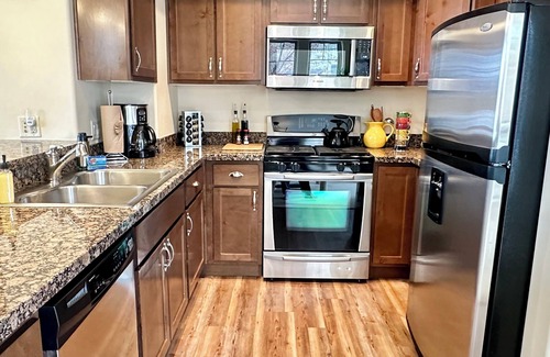 Hailey Haus | Modern Rustic 3 Bedroom with Pool, Hottub and Fitness Center