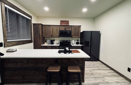 Tri-Cities Haus | Modern, rustic building with a loft in Kennewick, WA near Canyon Lakes!