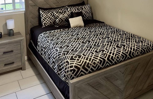 University Heights Wohnung | Modern Sagebrush Cottage. 1-bedroom Desert tranquility near UNM & Nob Hill