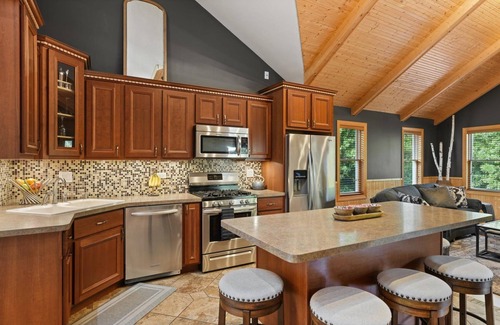 Necedah Kabine | Modern, secluded luxury cabin near Castle Rock & Petenwell Lakes + Wisc. Dells