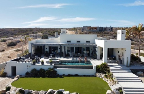 Vinorama Villa | Modern Casa in Surfing Paradise. Dreamy Infinity Pool. Minutes to Cabo Pulmo.