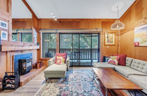 Bear Valley Wohnung | Modern & Sleek Condo - Creekside #110