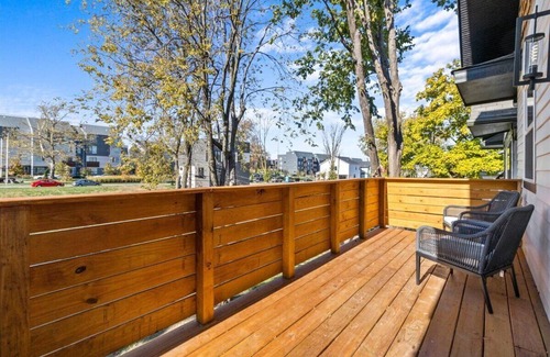 Kansas City Haus | Modern Sleek Home! Near ALL Entertainment Districts!