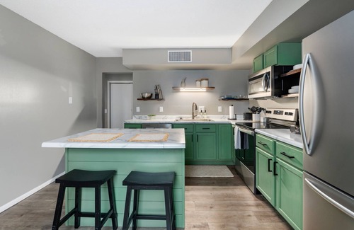 Muncie Haus | Modern space close to BSU/DWTN/Hospital