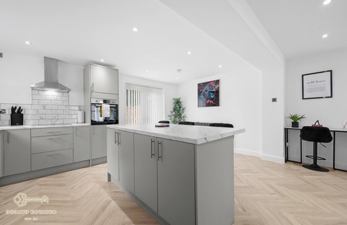 Clayton Haus | Modern & Spacious 3Bedroom property, 0.7 miles from Ethiad stadium & Co-Op Live