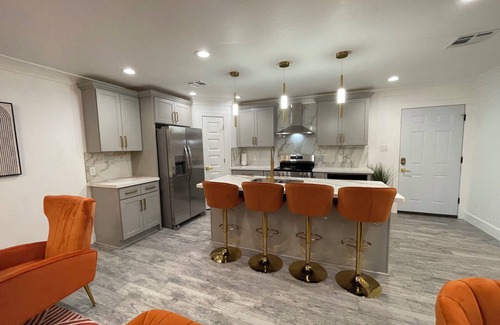 Kenner - Louis Armstrong International Airport Haus | Modern Spacious 4-bedroom house in charming Kenner with WiFi and AC