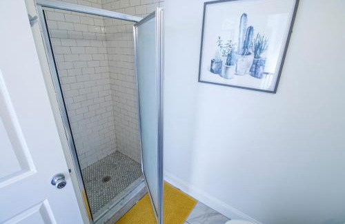 Roxbury Wohnung | Modern & Spacious 4-Bedroom Apartment in Roxbury