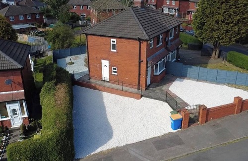 Stalybridge Haus | Modern & Spacious Home – 25 Mins to Manchester, Sleeps 8