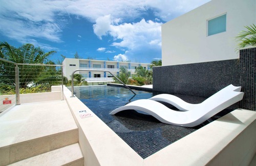 Seven Mile Beach Wohnung | Modern Studio Apt Near Beach w/ Rooftop Pool, Onsite Restaurants, etc.