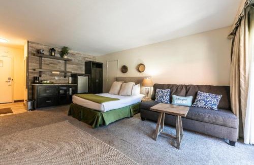 Truckee Haus | Modern Studio Deluxe #231 at Donner Lake Village