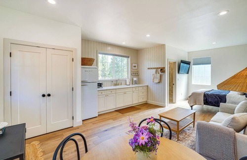 Sunriver Wohnung | Modern Studio in Bend ~ 3 Mi to Sunriver Resort!