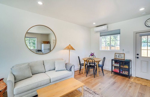 Sunriver Wohnung | Modern Studio in Bend ~ 3 Mi to Sunriver Resort!