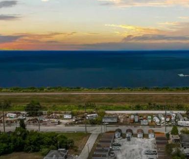 Bryant Wohnung | Modern Studio Retreat with King Bed - Cozy Comfort