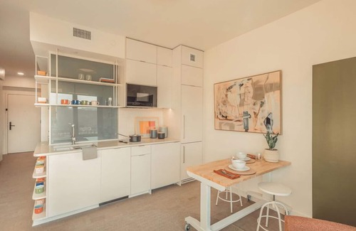 Old Fourth Ward Hotel | Modern Studio Steps from Ponce City Market | Atlanta BeltLine Adventures