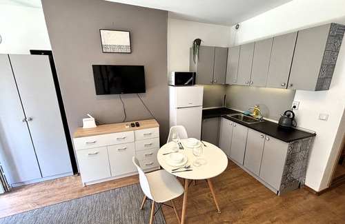 Kozichino Wohnung | Modern studio with balcony close to Cacao Beach!