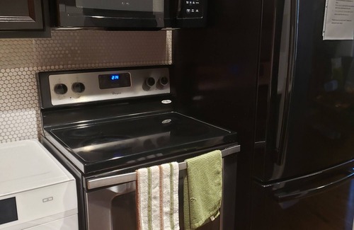 Corryville Wohnung | Modern Style and Comfort near UC